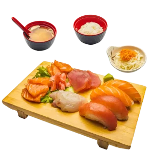 M13 - Soupe miso, salade, riz, 12 sashimis assortis et 4 sushis assortis
