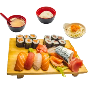 M32 - Soupe miso, salade, riz, 4 sushis assortis et 12 maki : 6 saumon et 6 thon